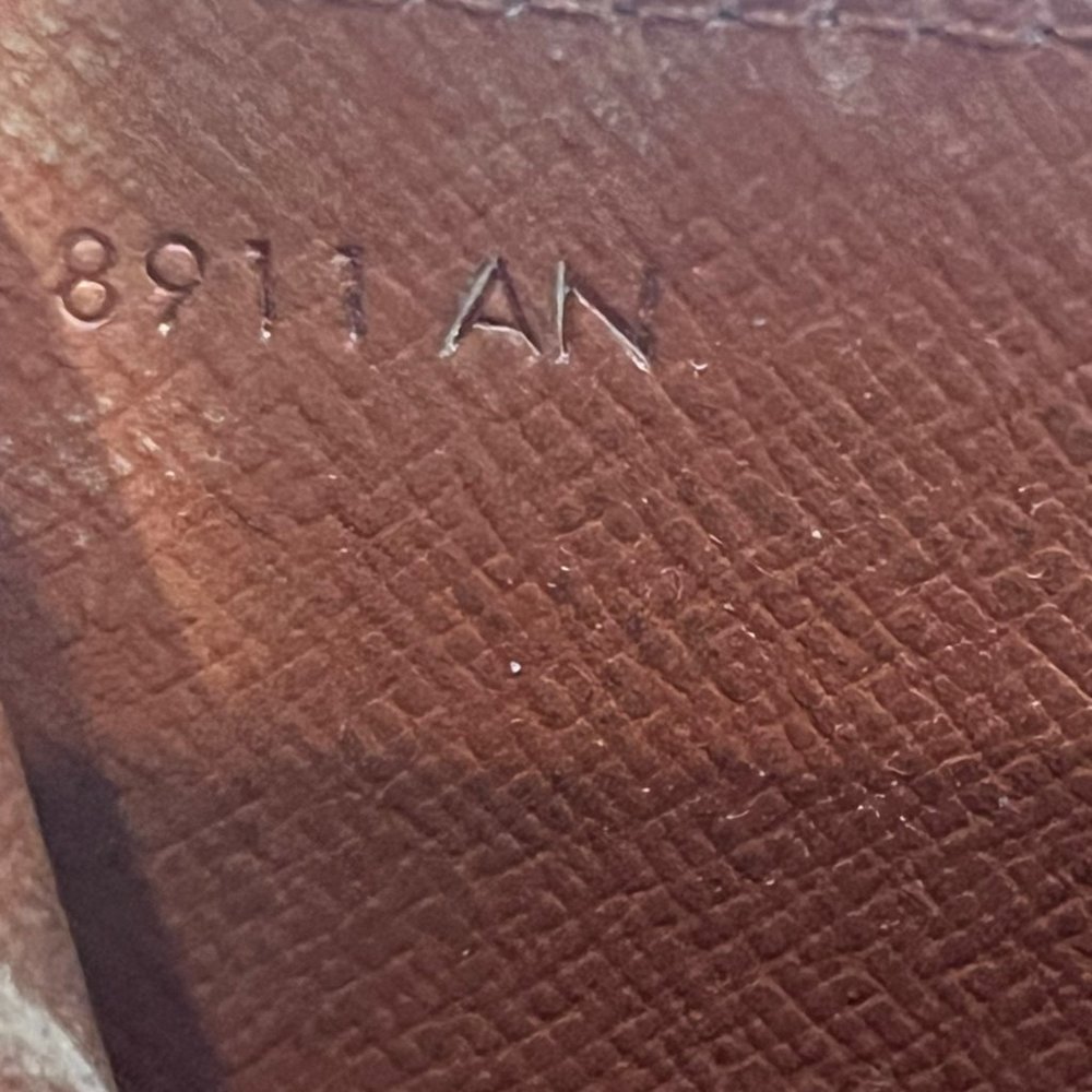Authentic Louis Vuitton Monogram Canvas Sarah Wallet Date Code: 8911AN - Picture 16 of 16